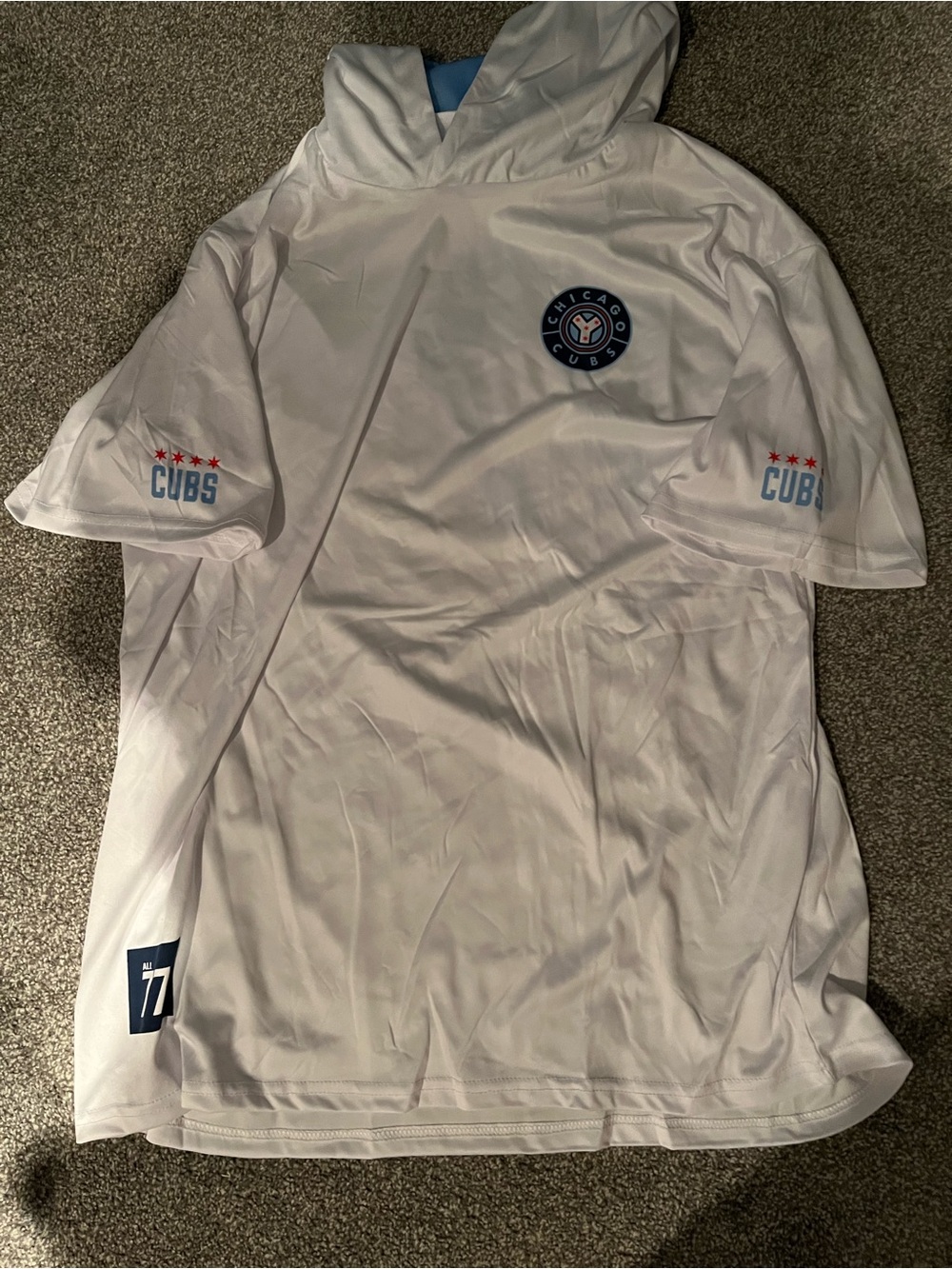 MLB Cubs lightweight white XL hoodie 77 logo on back